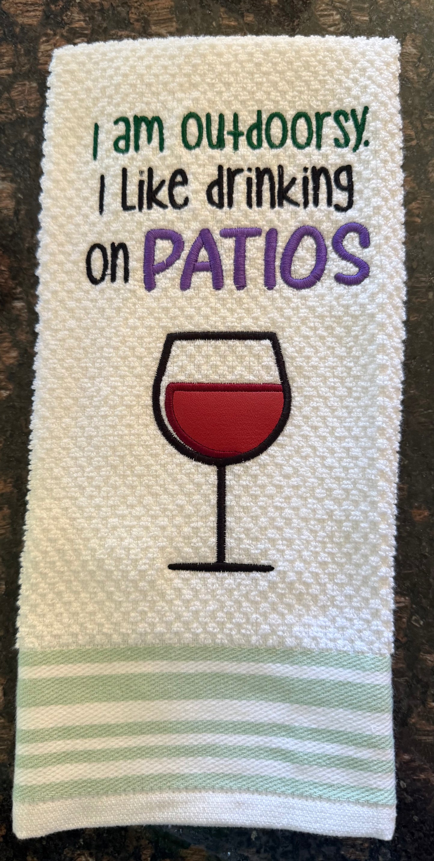 Outdoorsy Red wine appliqué